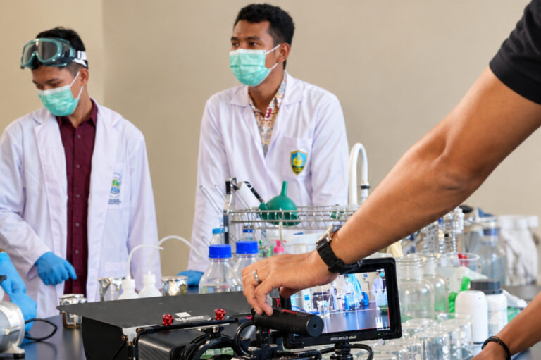 Yudi Suarbawa filming on location at Universitas Udayana — TDR FILMS (2025)