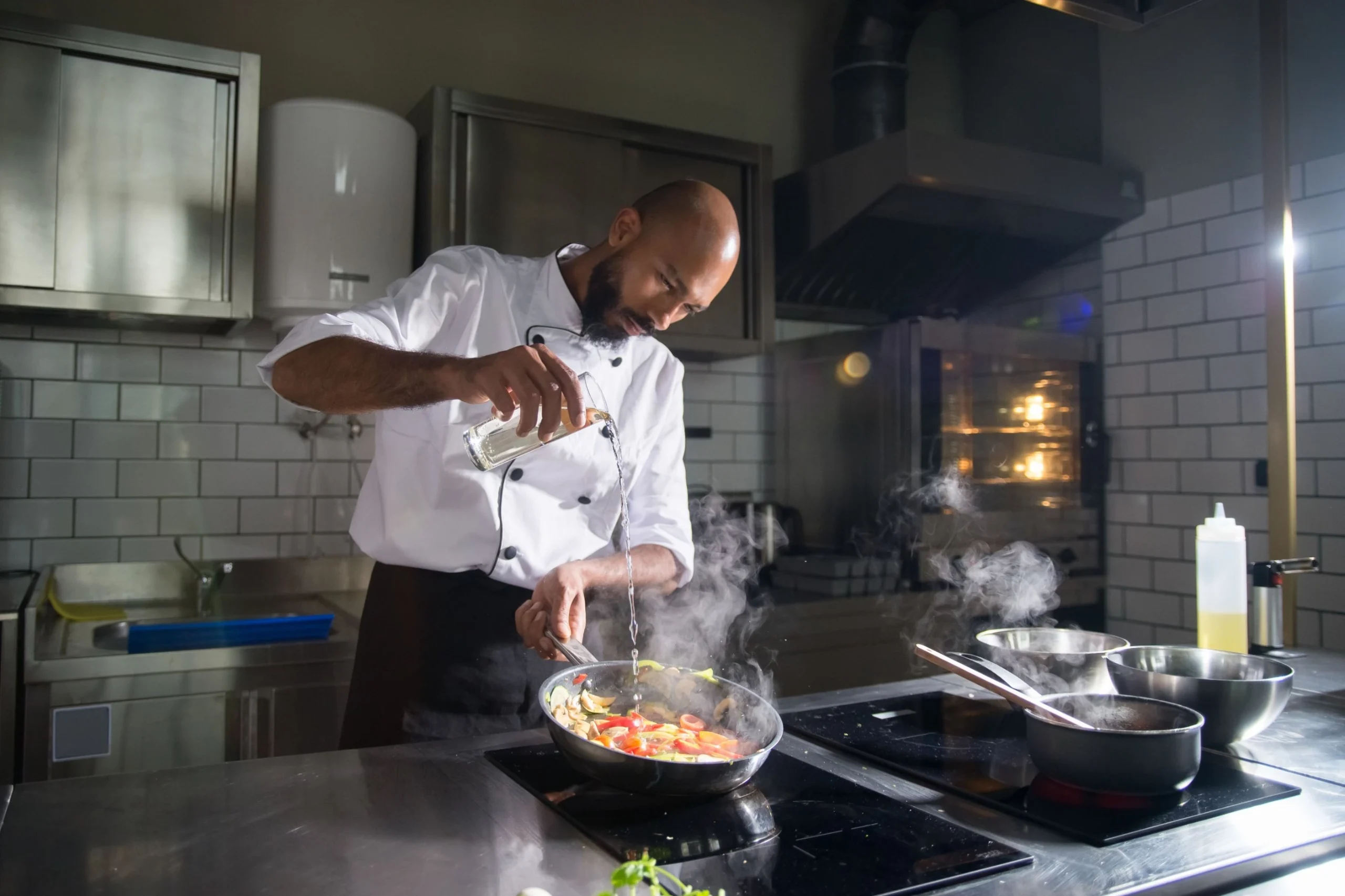 videographer freelance FnB - chef memasak di dapur jadi objek latihan videographer FnB TDR FILMS