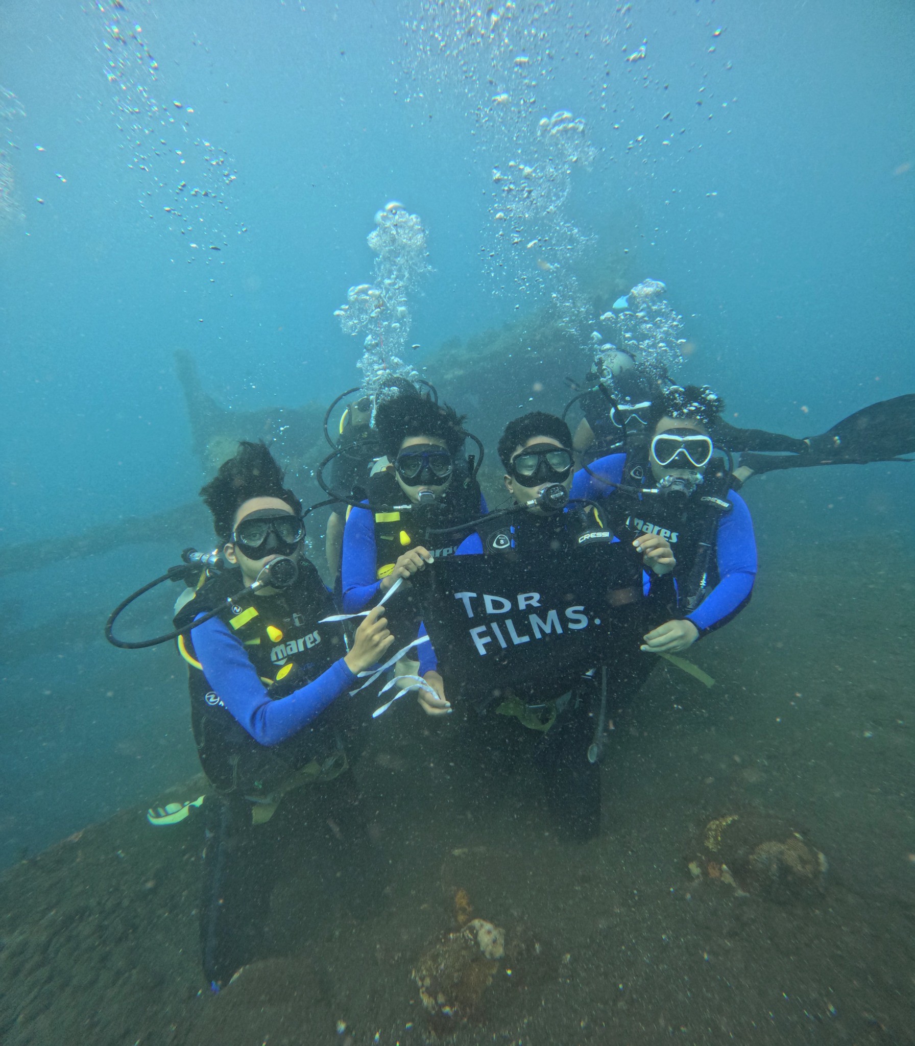 TDR FILMS team scuba diving together